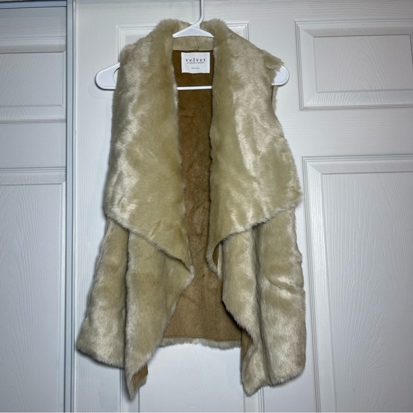 Velvet by Graham & Spencer Cream/Tan Faux Fur Vest size Small - Picture 1 of 9